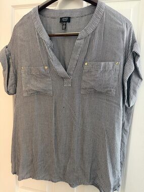 Jones New York Navy & White Pinstripe V-Neck Blouse